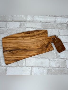 NWT Sculture DRISS Cheese Cutting Board Olive Wood